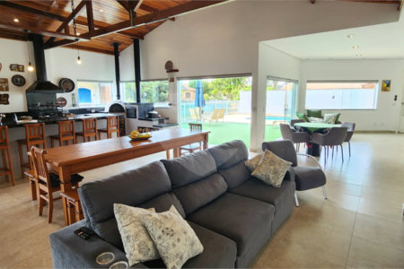 Casa à venda com 4 quartos, sendo 2 suítes, no condomínio Marinas, Bom Jesus dos Perdões - SP