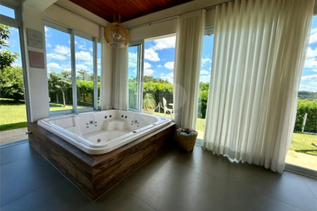 Casa à venda com 2 suítes em Loteamento de Chácaras Arumã, Sarapuí, SP