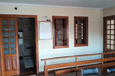 Sobrado à venda com 4 quartos, sendo 2 suítes, em Jardim Quisisana, Poços de Caldas, MG