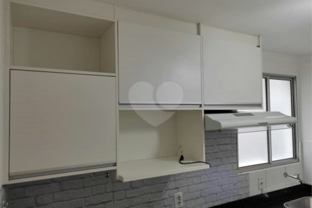 Apartamento no Condomínio Mont Royal.