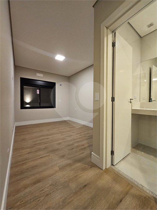 Casa à venda com 4 suítes no condomínio Villas do Jaguari, Santana de Parnaíba - SP