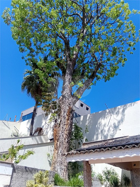 Casa à venda com 3 suítes no condomínio Residencial Jd. Floresta, São Paulo - SP