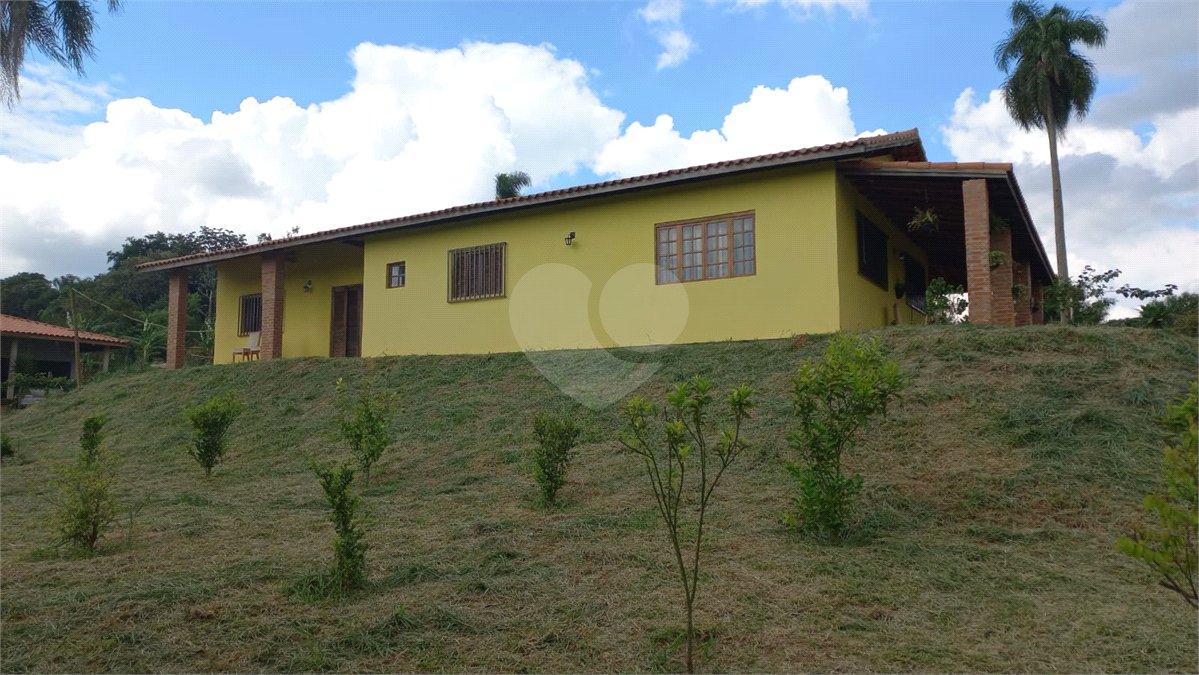 Chácara à venda com 4 quartos, sendo 1 suíte,  em Loteamento Quinta da Mata, Ibiúna, SP