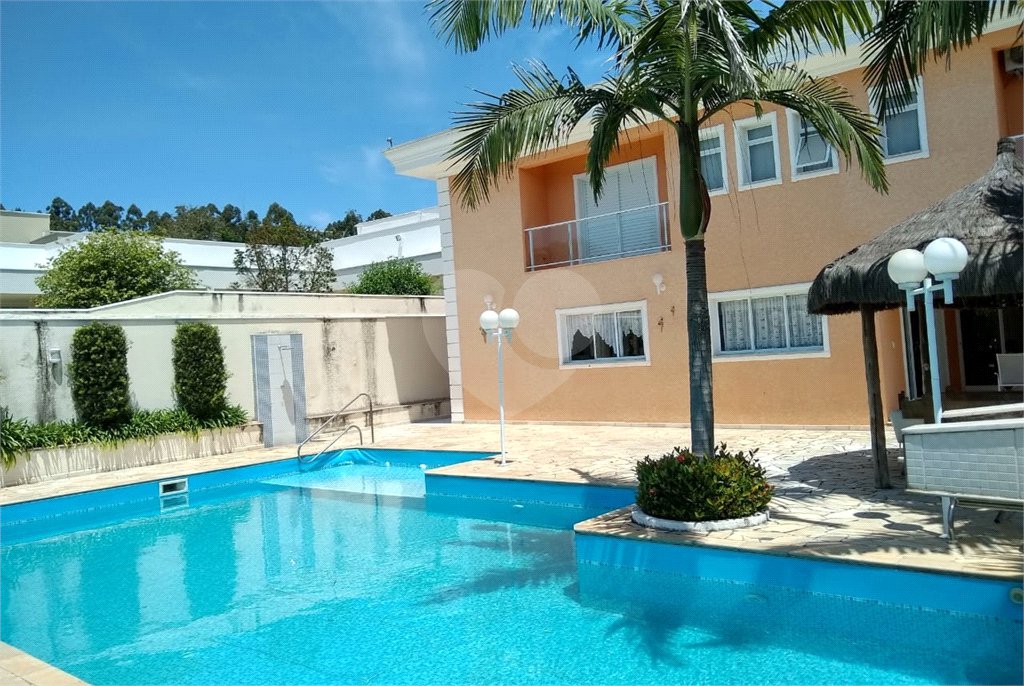 Casa à venda com 5 quartos, sendo 4 suítes,  no condomínio Parque Shambala, Atibaia - SP
