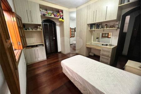 Sobrado à venda ou para alugar com 3 quartos, sendo 2 suítes,  em Arujázinho Iv, Arujá, SP