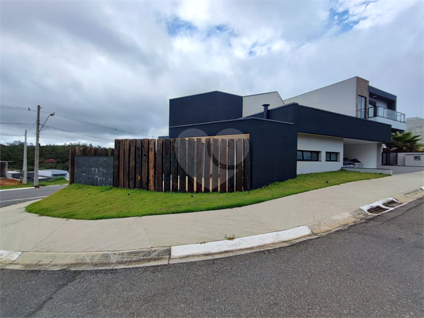 Terreno à venda com 4 suítes no condomínio Residencial Veneza, Mogi das Cruzes - SP