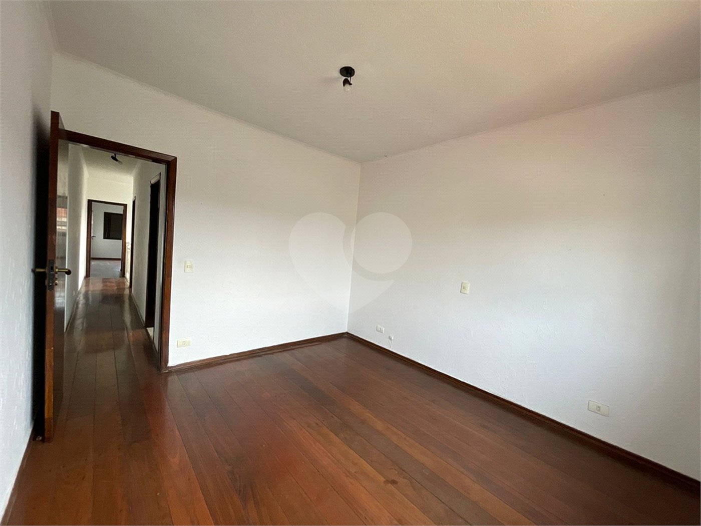 Sobrado à venda com 4 quartos, sendo 1 suíte, em Vila Nova Cachoeirinha, São Paulo, SP