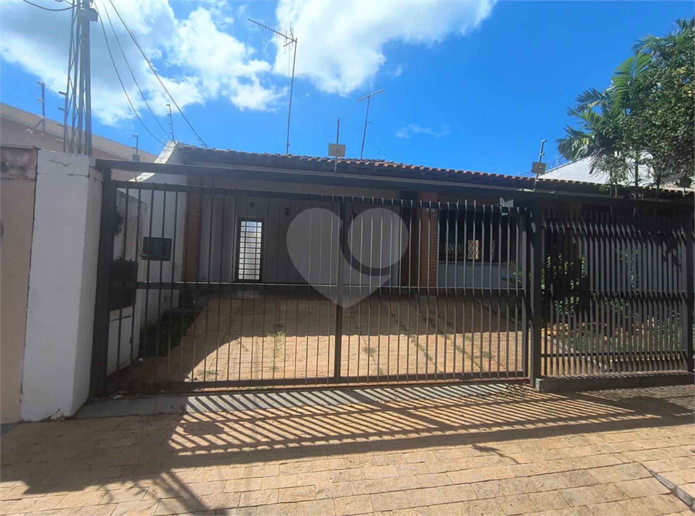Casa à venda com 3 quartos, sendo 1 suíte, em Vila Santana, Araraquara, SP