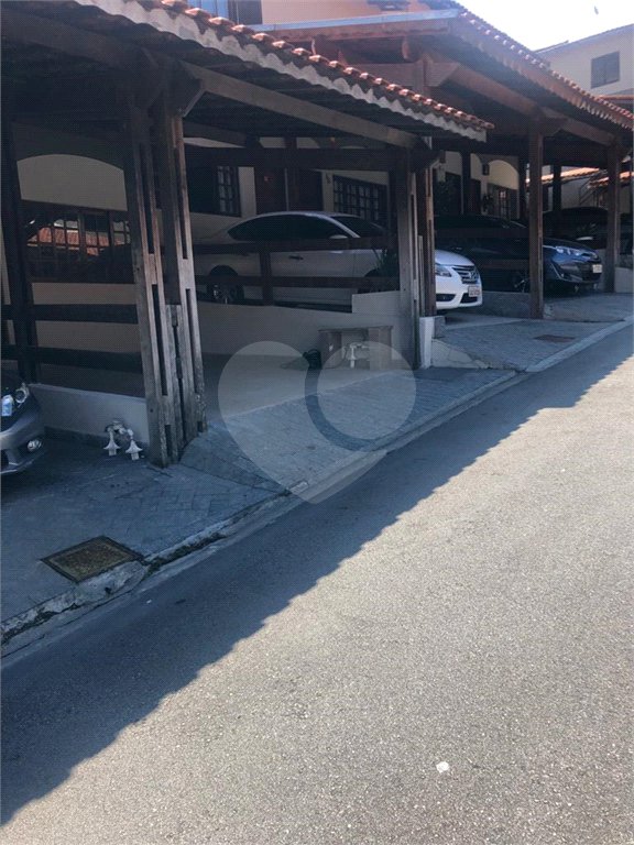 Casa à venda com 3 quartos, sendo 1 suíte, no condomínio Residencial Sabará, São Paulo - SP