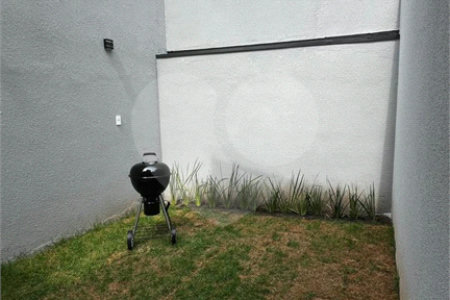Sobrado à venda com 3 quartos, sendo 1 suíte, em Vila Gumercindo, São Paulo, SP
