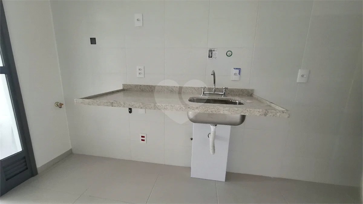 Apartamento à venda com 3 suítes em Vila Pirajussara, São Paulo, SP