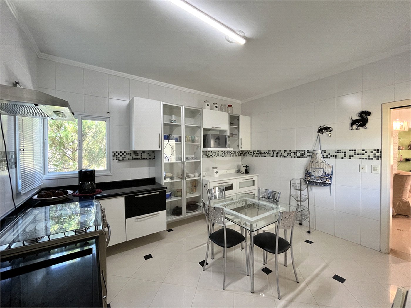 Casa à venda com 5 quartos, sendo 3 suítes,  no condomínio Village Saint Charbel, Araçoiaba da Serra - SP