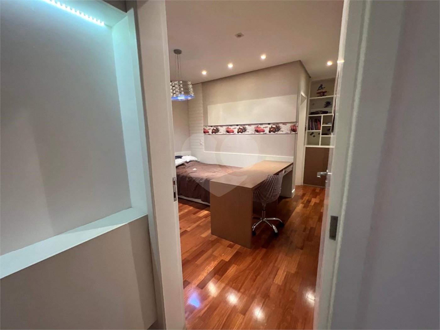 Sobrado à venda ou para alugar com 4 suítes em Vila Bertioga, São Paulo, SP
