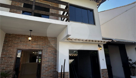 Casa à venda com 3 quartos, sendo 1 suíte,  no condomínio Village da Posse, Rio de Janeiro - RJ