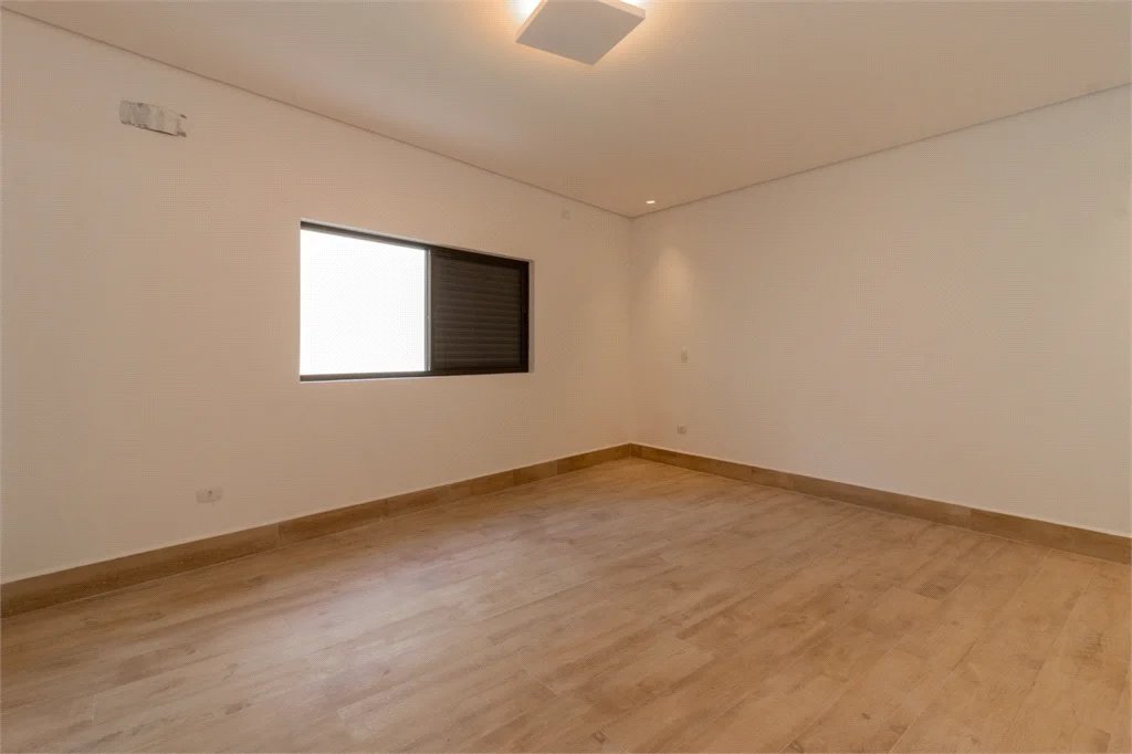 Casa à venda com 4 quartos, sendo 1 suíte,  em Jardim Guedala, São Paulo, SP