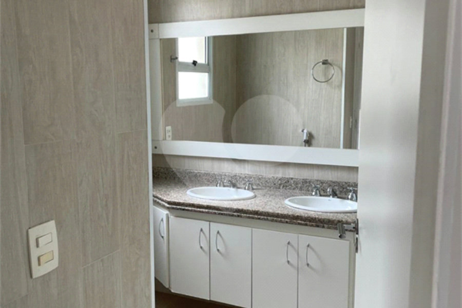 Apartamento à venda com 3 suítes em Campo Belo, São Paulo, SP