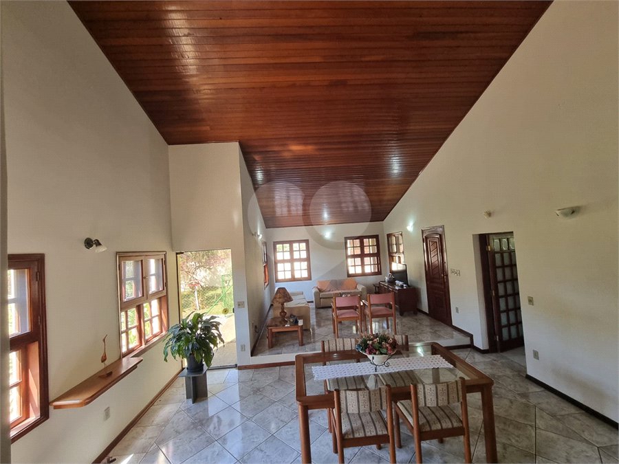 Casa à venda com 4 quartos, sendo 2 suítes, em Bosque, Vinhedo, SP