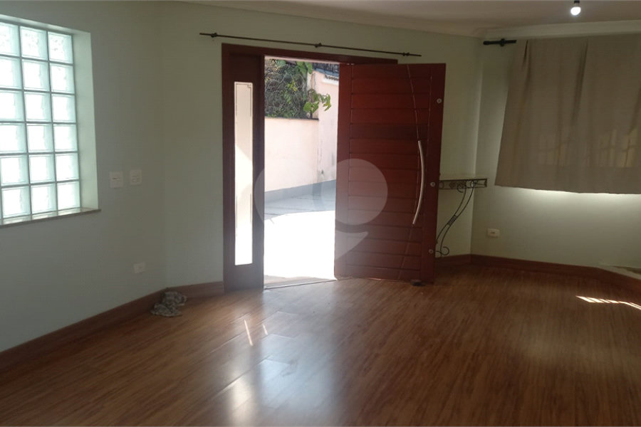 Sobrado à venda com 4 quartos, sendo 2 suítes, em Tremembé, São Paulo, SP