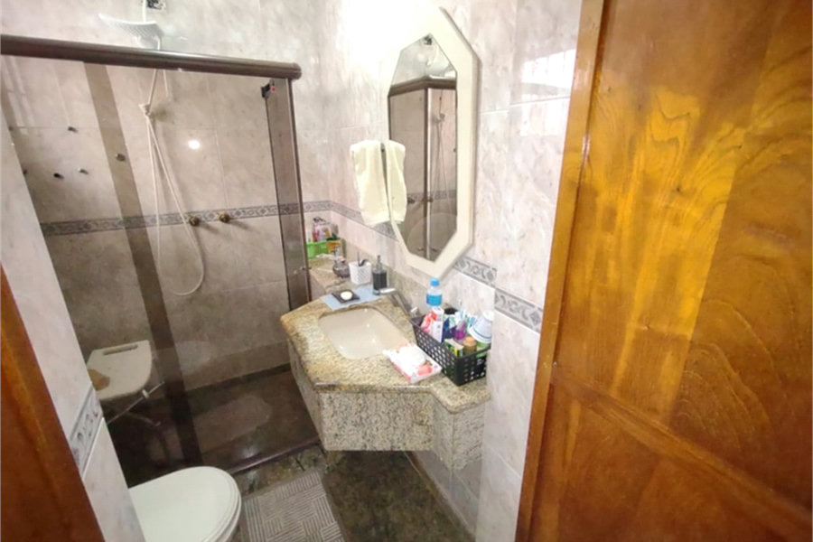 Casa à venda com 3 quartos, sendo 1 suíte, no condomínio Vila Paiva, São Paulo - SP
