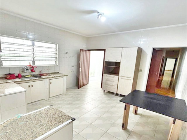Sobrado à venda com 3 quartos, sendo 1 suíte,  em Jardim Peri, São Paulo, SP