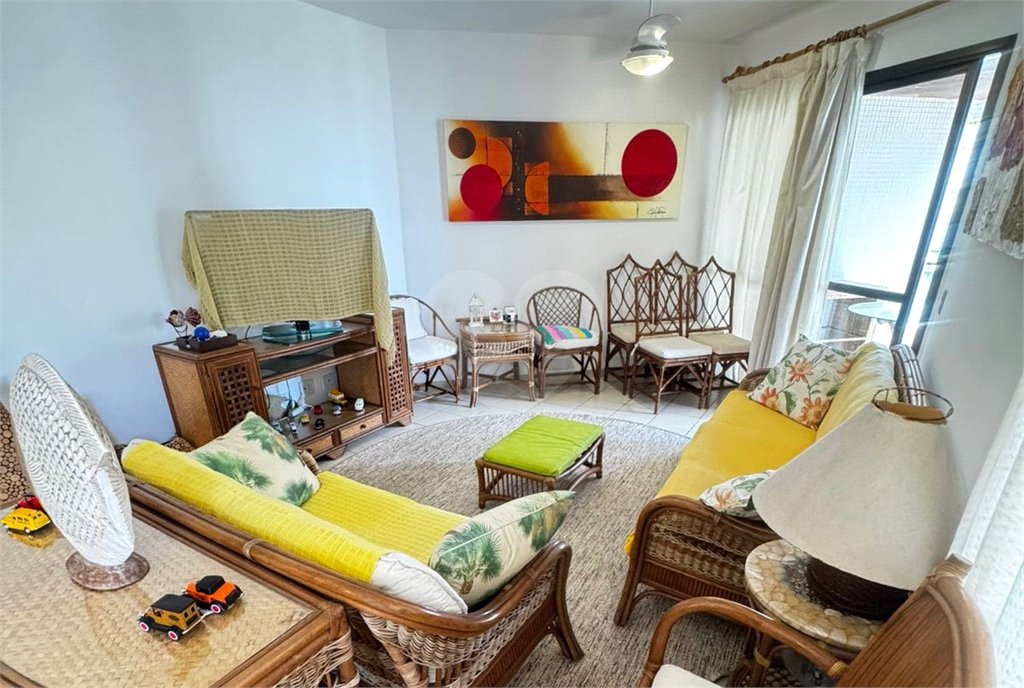 Apartamento à venda com 3 suítes em Pitangueiras, Guarujá, SP