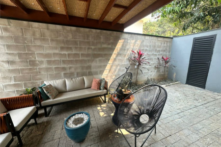 Casa à venda com 3 suítes no condomínio Estância Marambaia, Vinhedo - SP