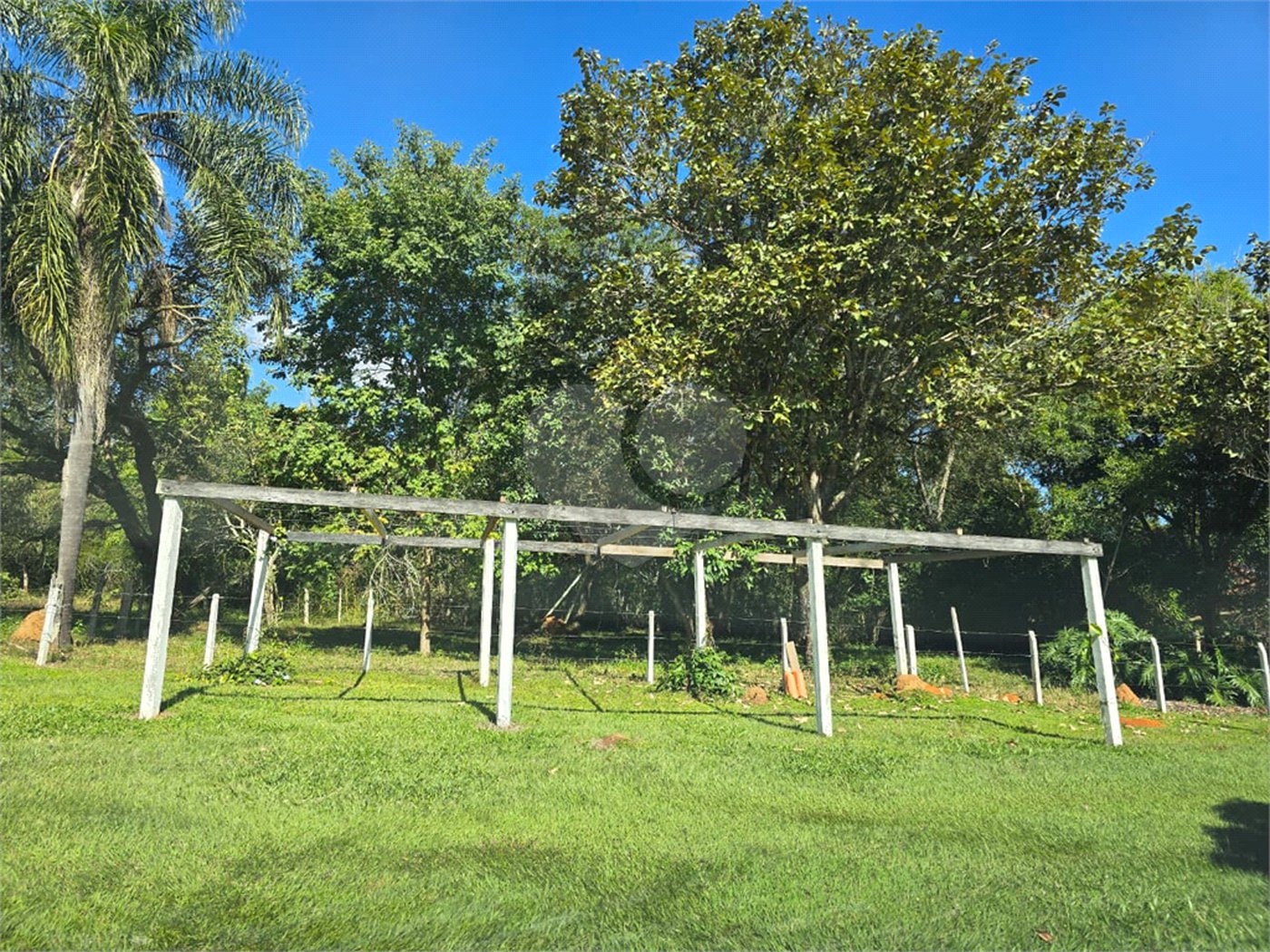 Chácara à venda com 4 quartos, sendo 1 suíte, em Cercadinho, Alambari, SP