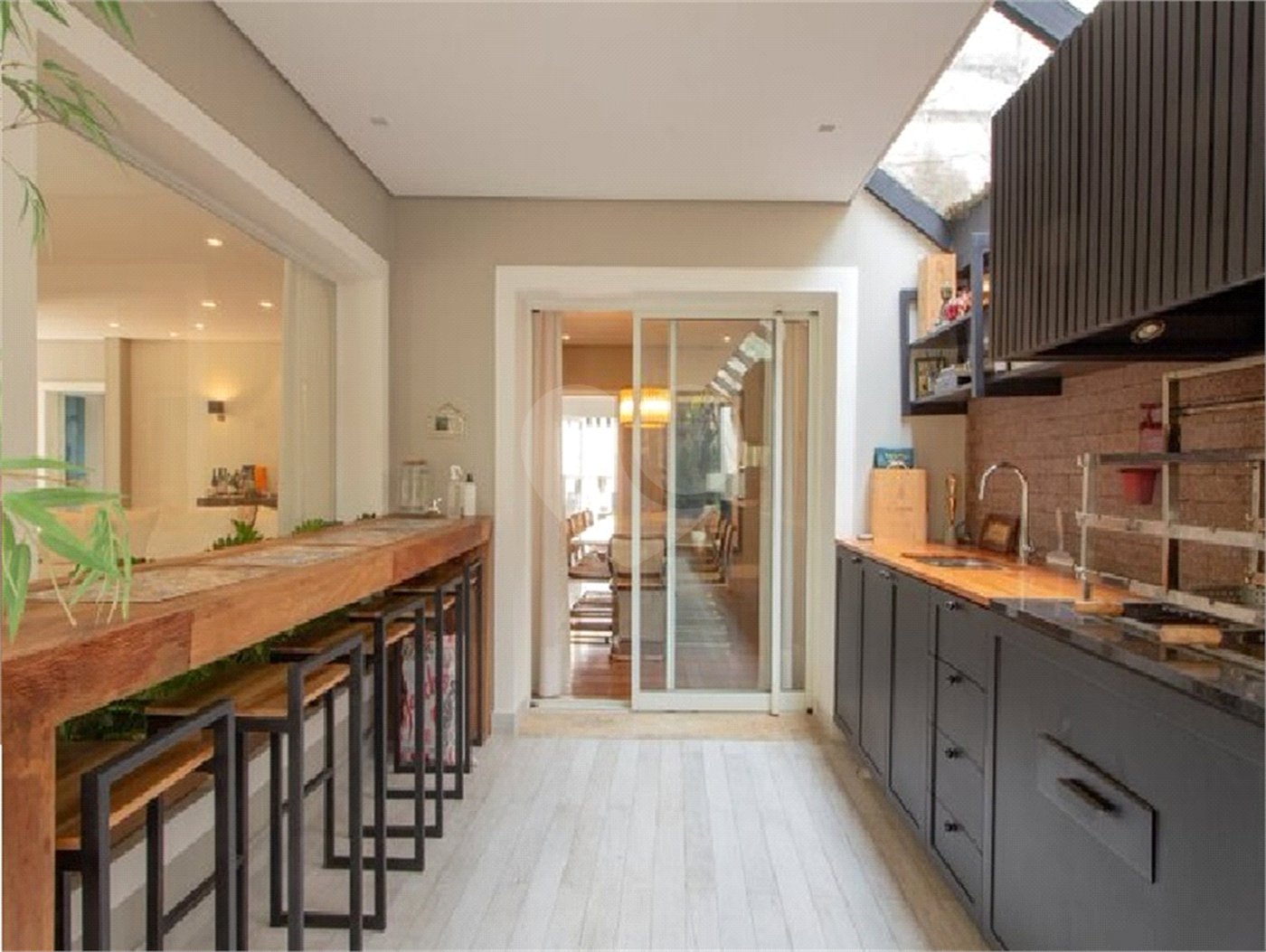 Casa à venda com 4 suítes no condomínio Outeiro, São Paulo - SP