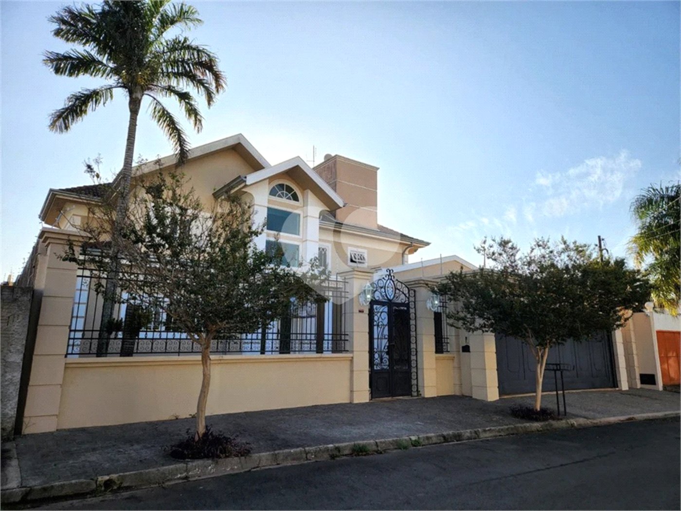 Casa à venda com 3 suítes em Vila Nastri, Itapetininga, SP