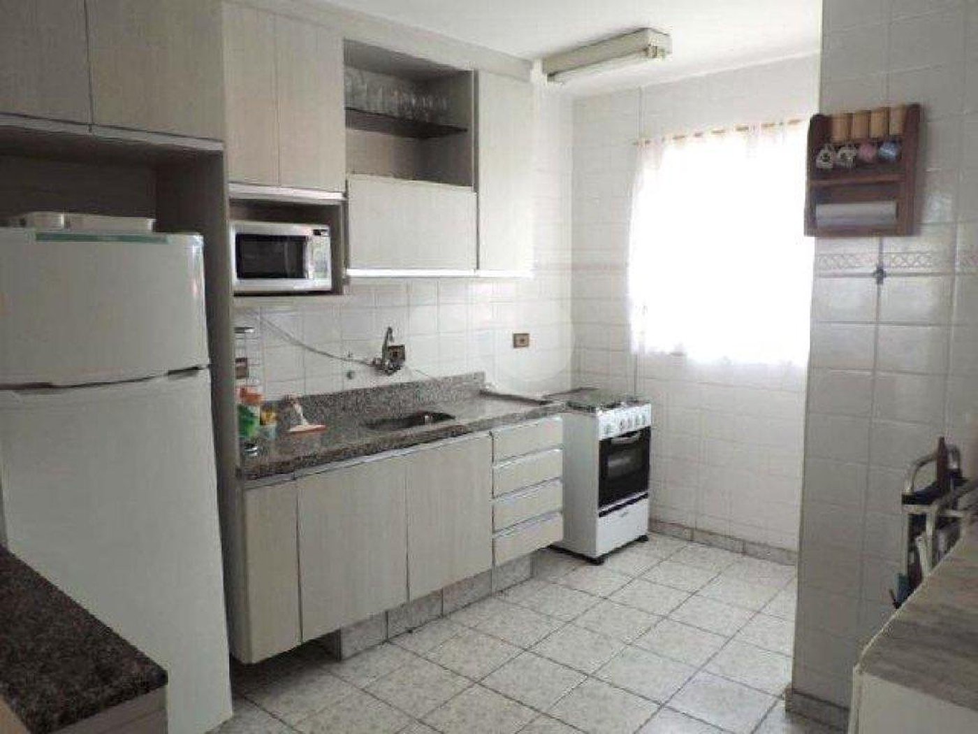 Apartamento à venda com 2 quartos, sendo 1 suíte,  em Loteamento João Batista Julião, Guarujá, SP