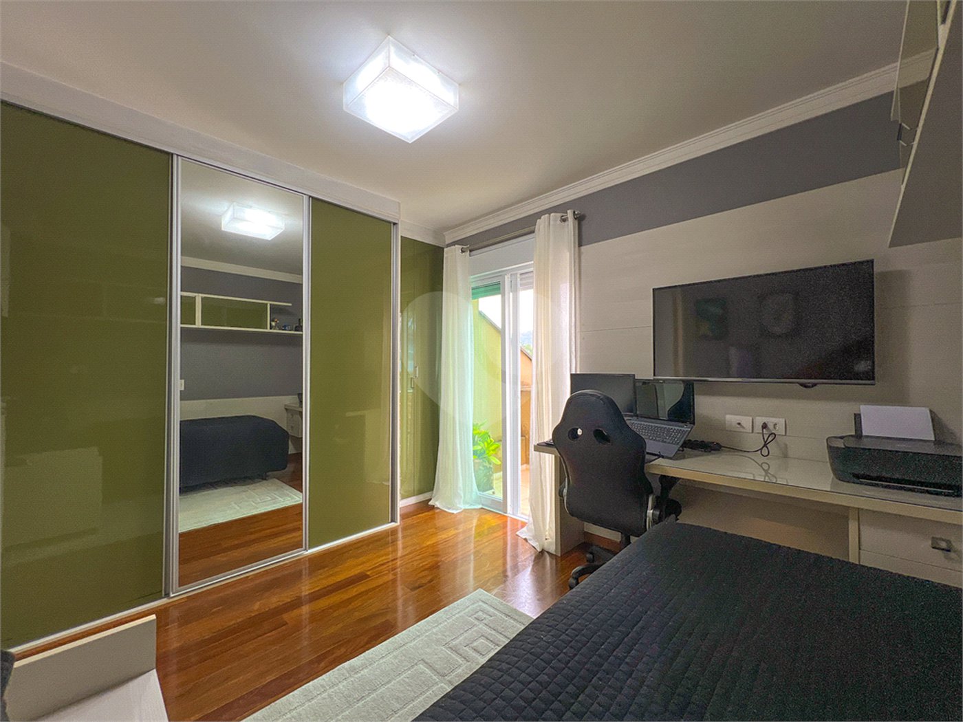 Casa à venda com 4 quartos, sendo 2 suítes,  no condomínio Floradas da Serra, São Paulo - SP