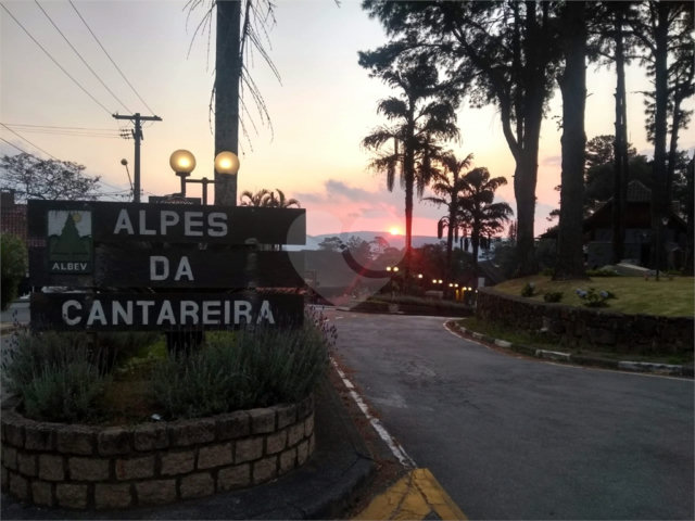 Casa à venda com 3 quartos, sendo 1 suíte,  no condomínio Alpes da Cantareira, Mairiporã - SP