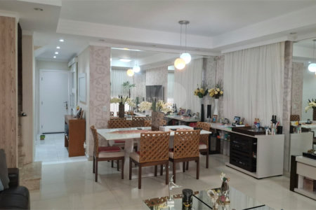 Casa à venda com 3 suítes no condomínio Villa das Flores, Mogi das Cruzes - SP