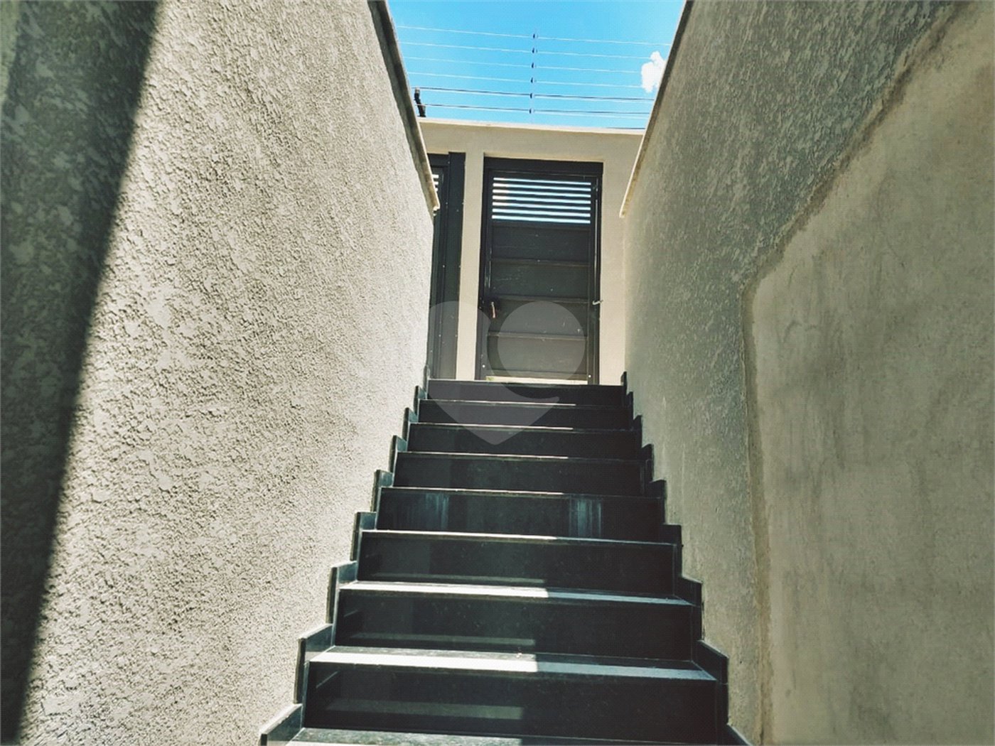 Casa à venda com 2 quartos, sendo 1 suíte, no condomínio Tanque Velho, São Paulo - SP