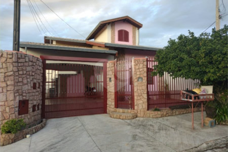 Casa à venda com 3 quartos, sendo 1 suíte, em Parque das Colinas, Valinhos, SP