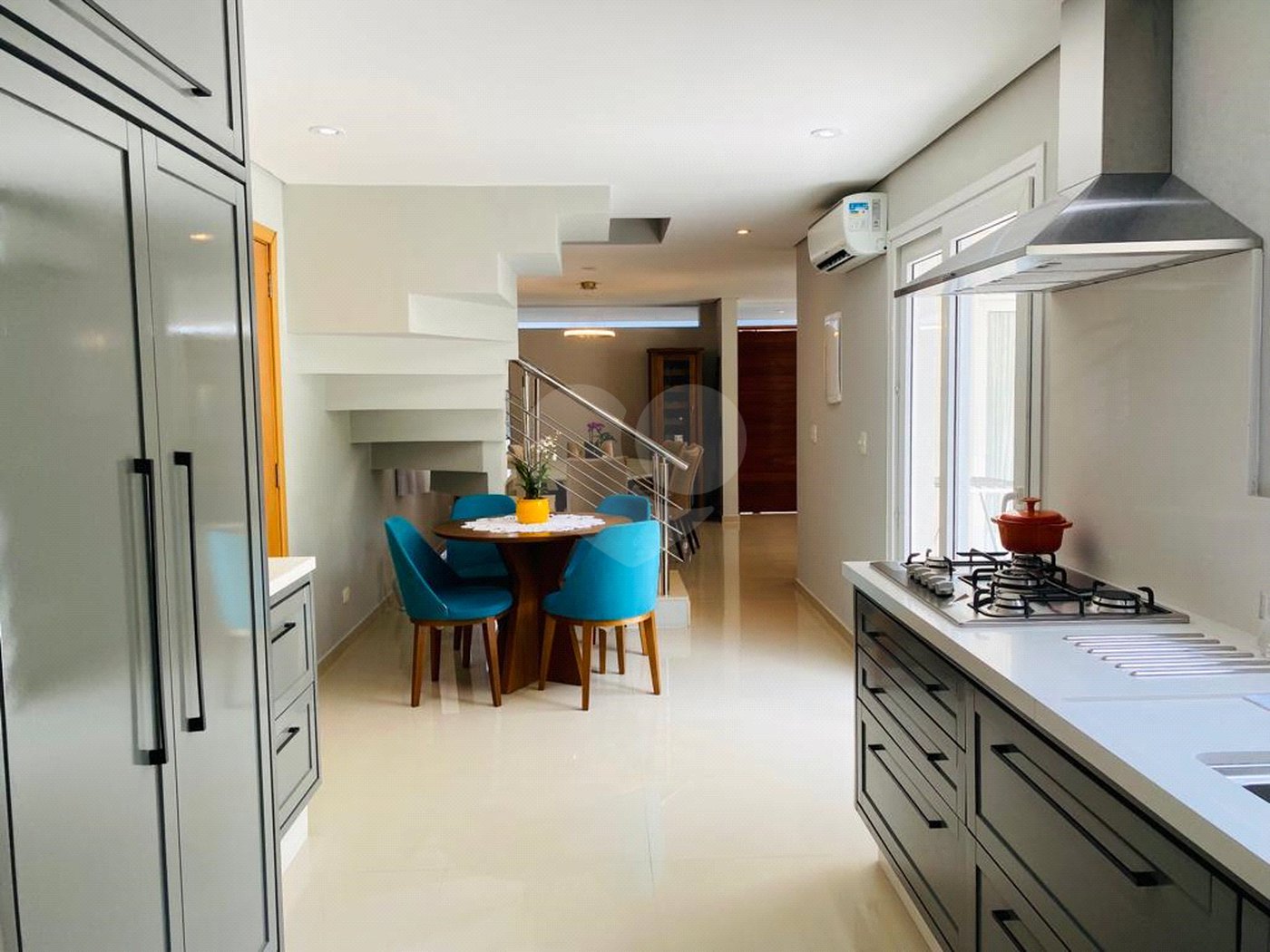 Casa à venda com 4 quartos, sendo 2 suítes, no condomínio Residencial Vila Lagos, São Paulo - SP