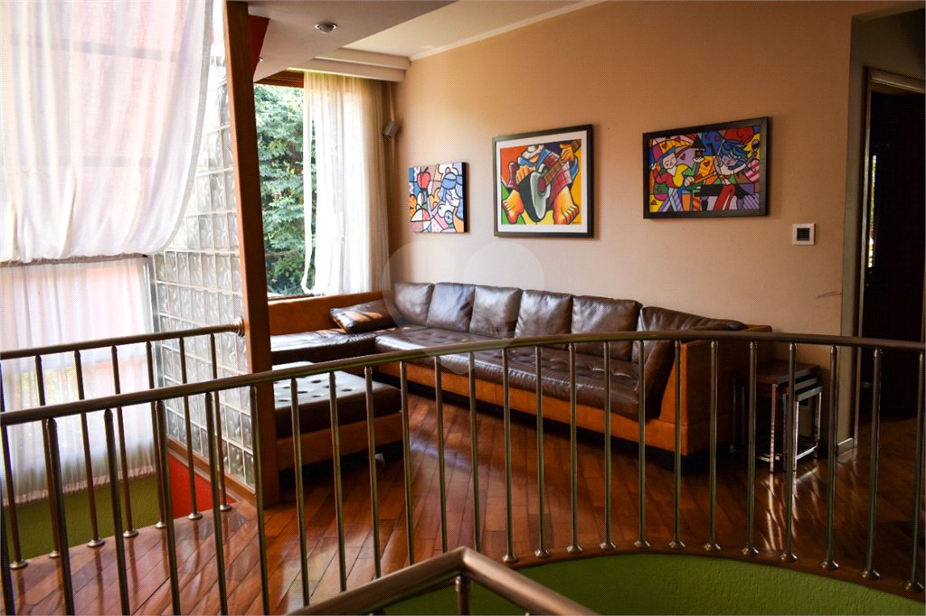 Casa à venda com 4 quartos, sendo 2 suítes, no condomínio Champs Elysees Village, Mairiporã - SP