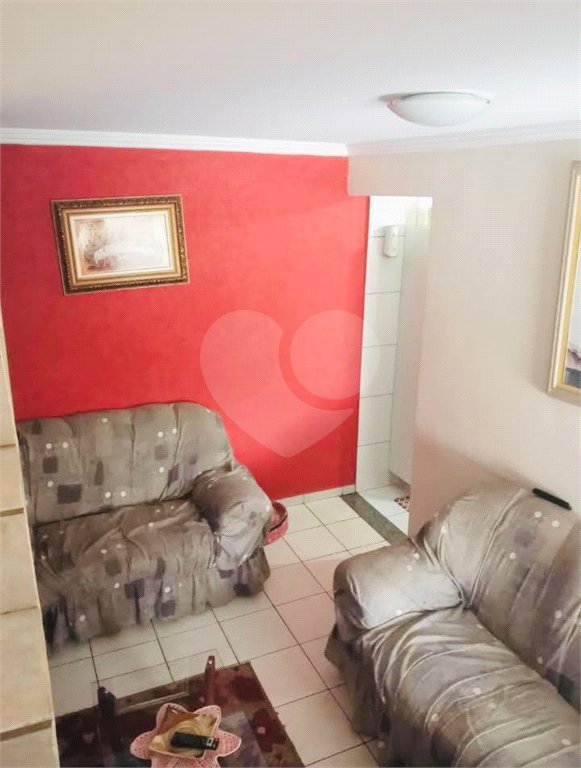 Sobrado à venda com 3 quartos, sendo 1 suíte, em Jardim Casa Branca, Suzano, SP