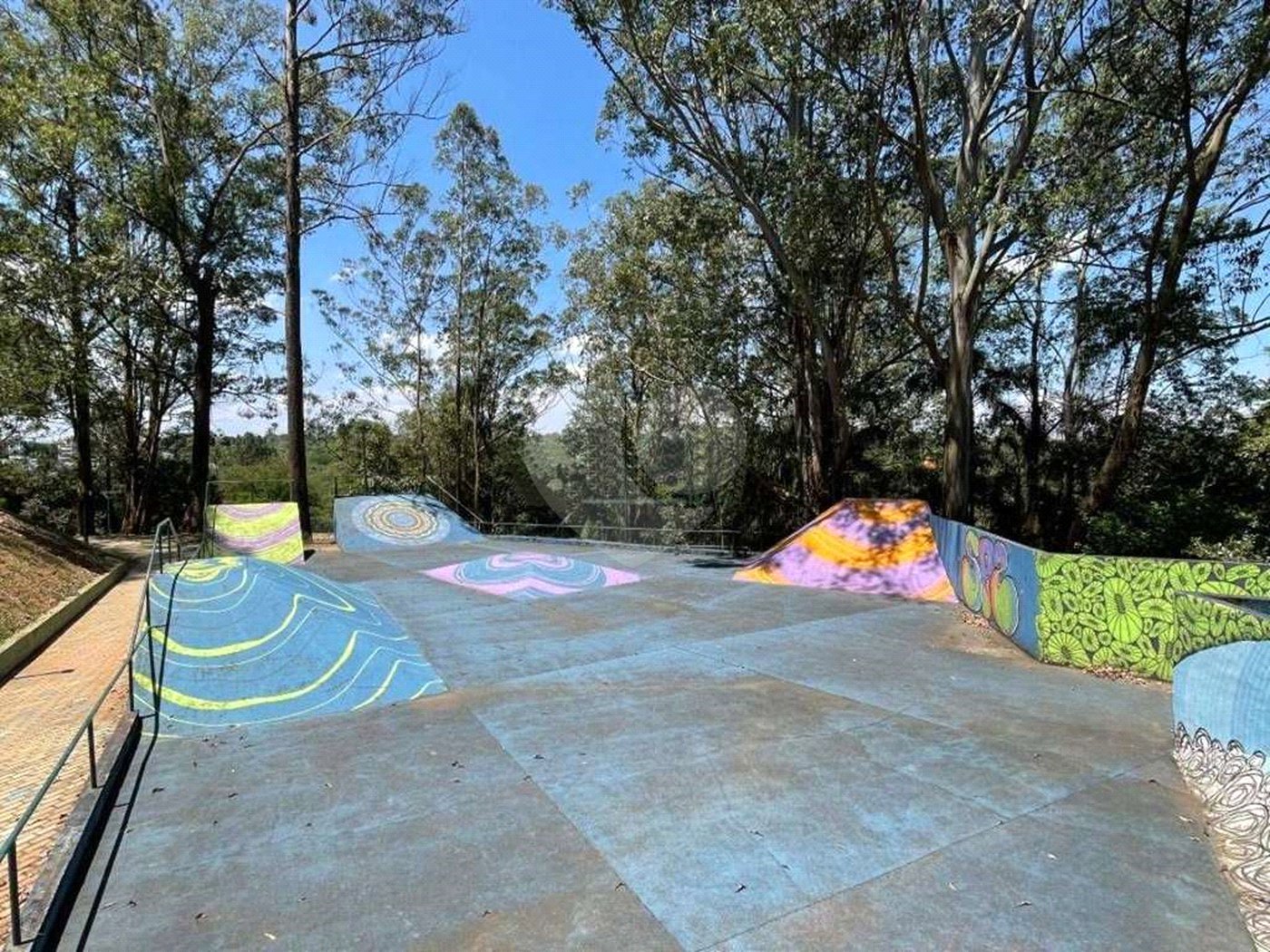 Casa à venda com 4 quartos, sendo 2 suítes,  no condomínio São Paulo Ii, Cotia - SP