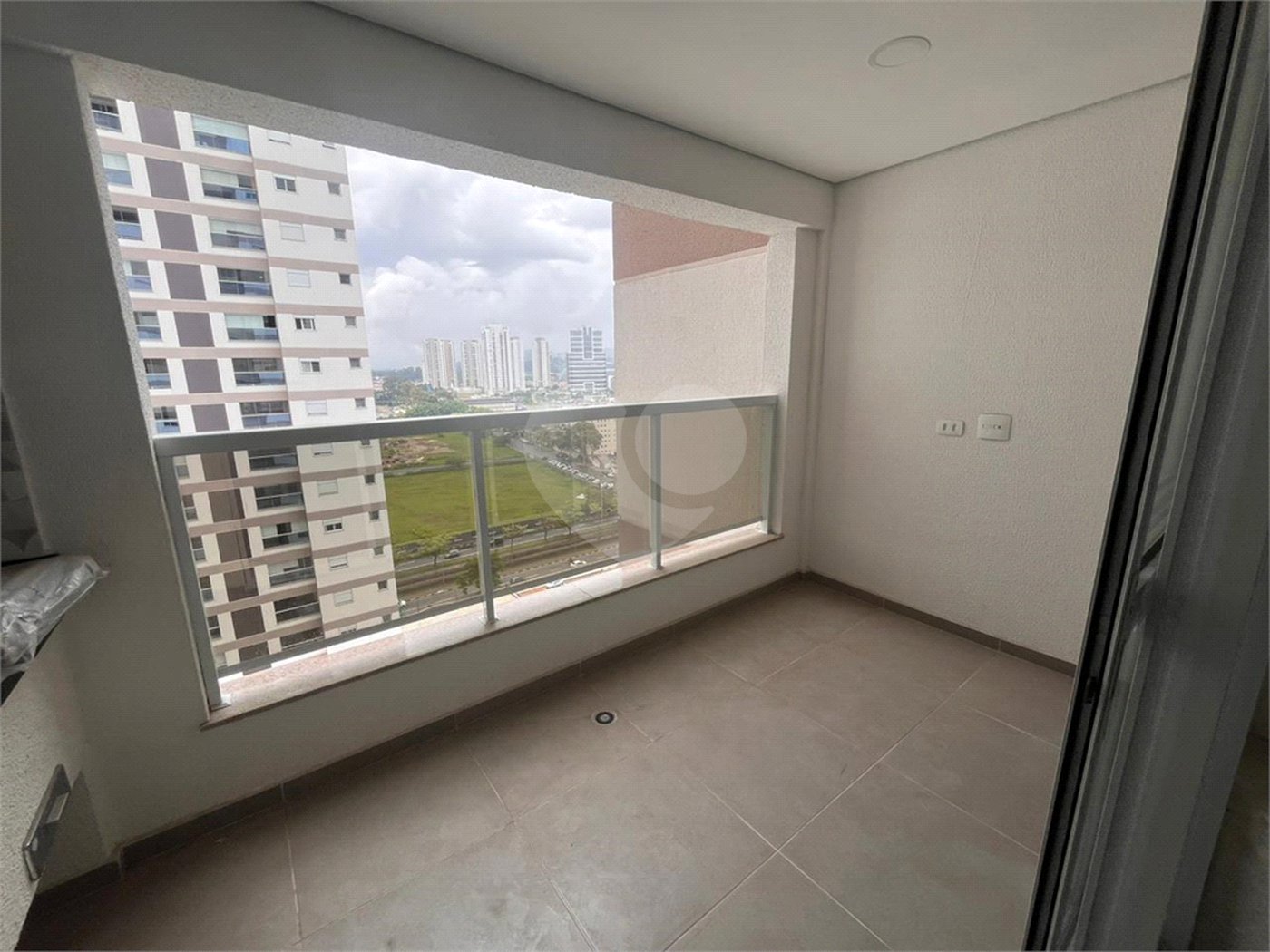Apartamento à venda com 2 quartos, sendo 1 suíte,  em Loteamento Mogilar, Mogi das Cruzes, SP
