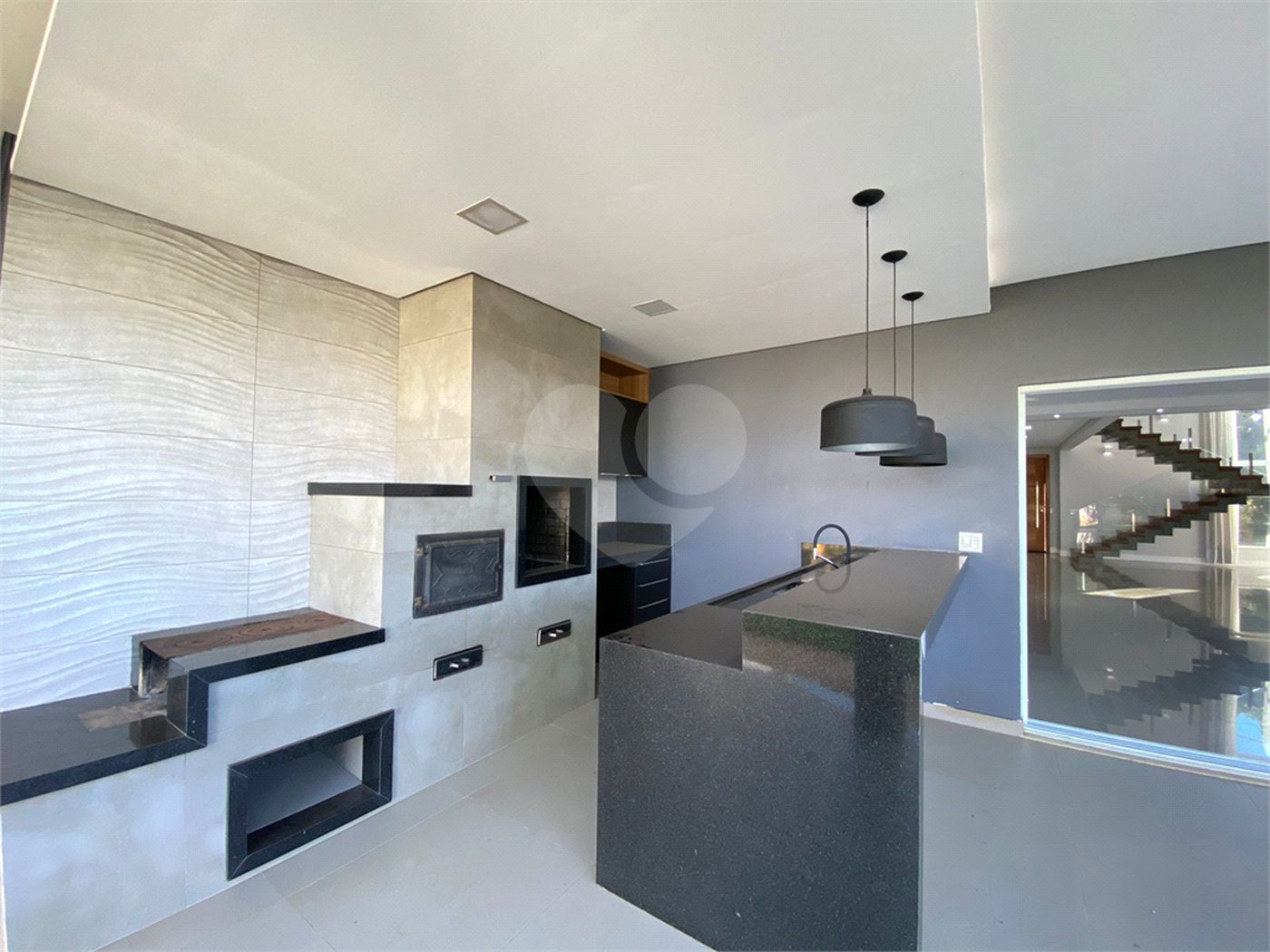 Casa com alto padrão de acabamento para venda no Condomínio Montreal.