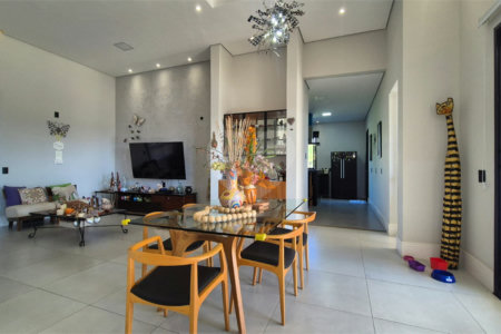 Casa à venda com 5 quartos, sendo 3 suítes, no condomínio Residencial Vale do Lago, Sorocaba - SP