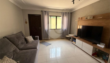 Casa à venda com 3 quartos, sendo 1 suíte, no condomínio Felipe, São Paulo - SP