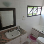 Casa de Alto Padrão com 5 Suítes e Lazer Completo– Guarujá