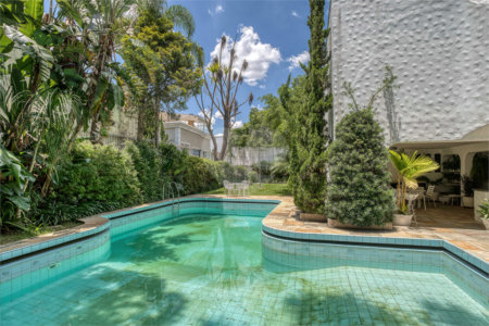 Casa Térrea à venda com 4 suítes em Jardim Cordeiro, São Paulo, SP