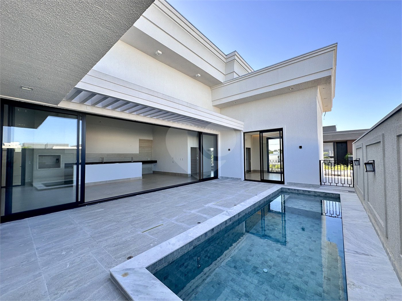 Casa à venda com 3 suítes no condomínio Residencial Florais Itália, Cuiabá - MT