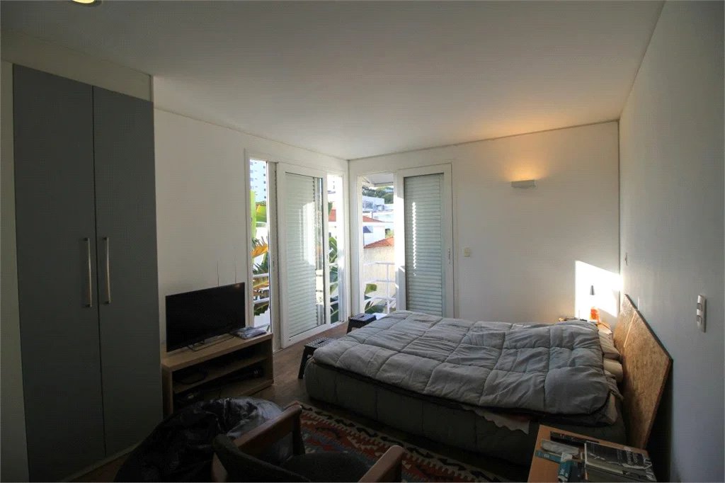 Casa à venda ou para alugar com 5 quartos, sendo 3 suítes, em Vila Madalena, São Paulo, SP