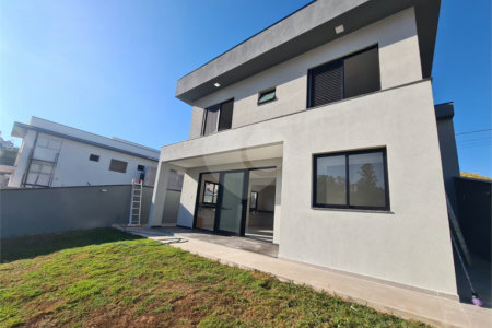 Casa à venda com 3 suítes no condomínio Reserva dos Jatobás, Louveira - SP