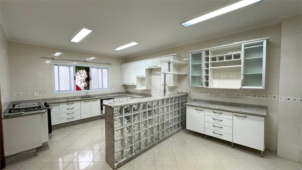 Casa à venda com 4 quartos, sendo 3 suítes, em Vila Galvão, Guarulhos, SP