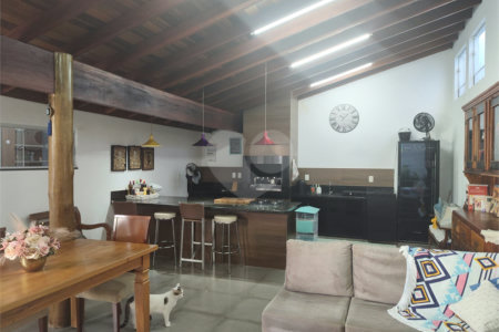 Casa à venda com 3 quartos, sendo 1 suíte, no Centro, Araraquara, SP